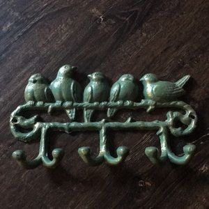 Metal bird keychain holder